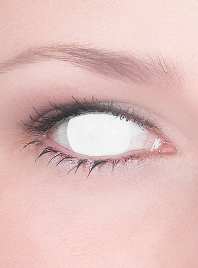 Kontaktlinsen für den Horror Rotkäppchen Schminktipp